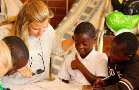 Zimbabwe-teaching-and-lion-rehabilitation-in-antelope-park-main1