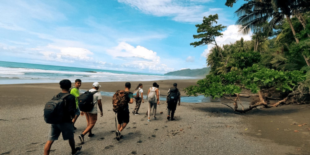 costa-rica-sea-turtle-volunteering-adventure-tour-for-teenagers4